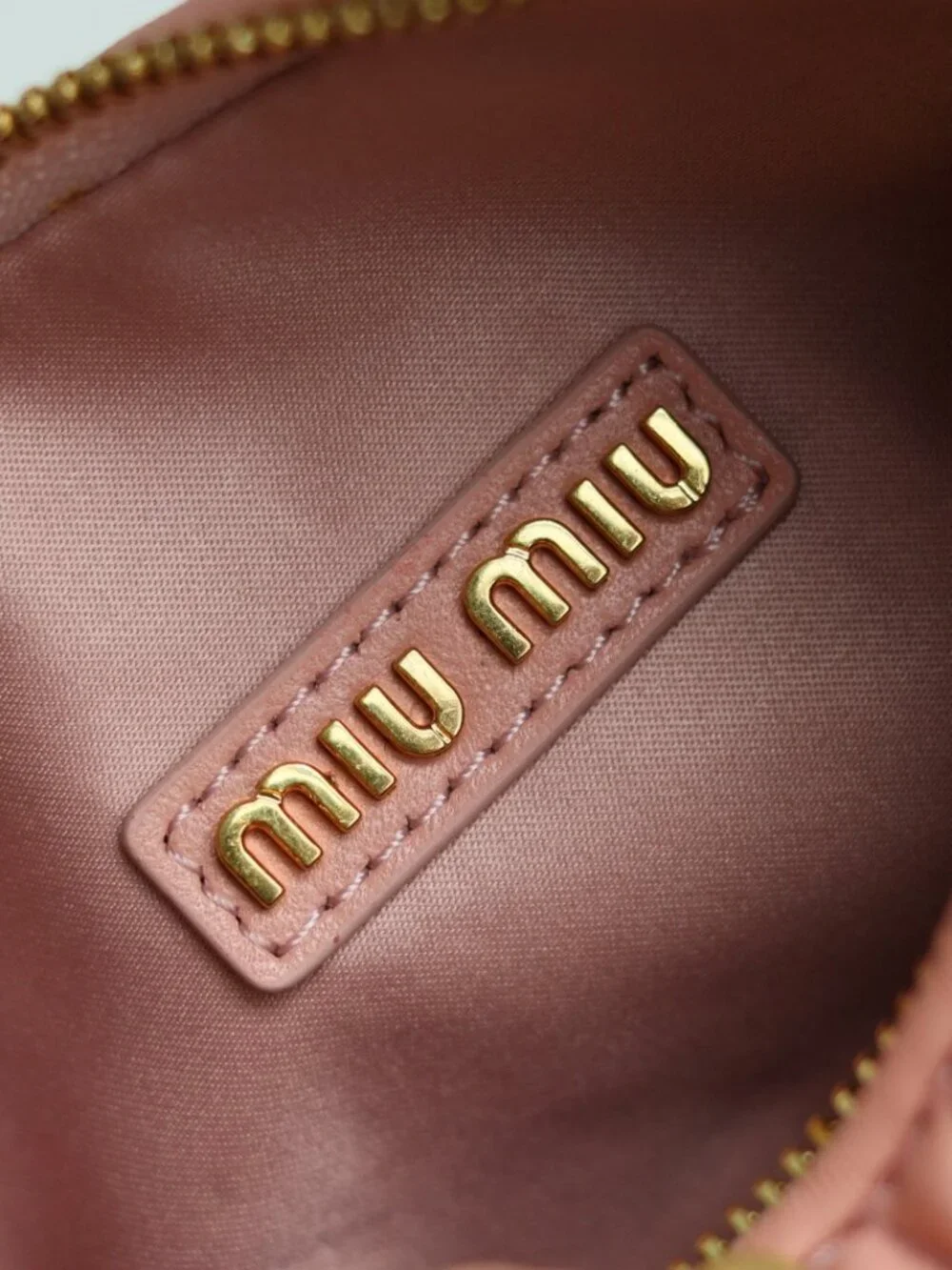 Miu Miu. dimensions 23